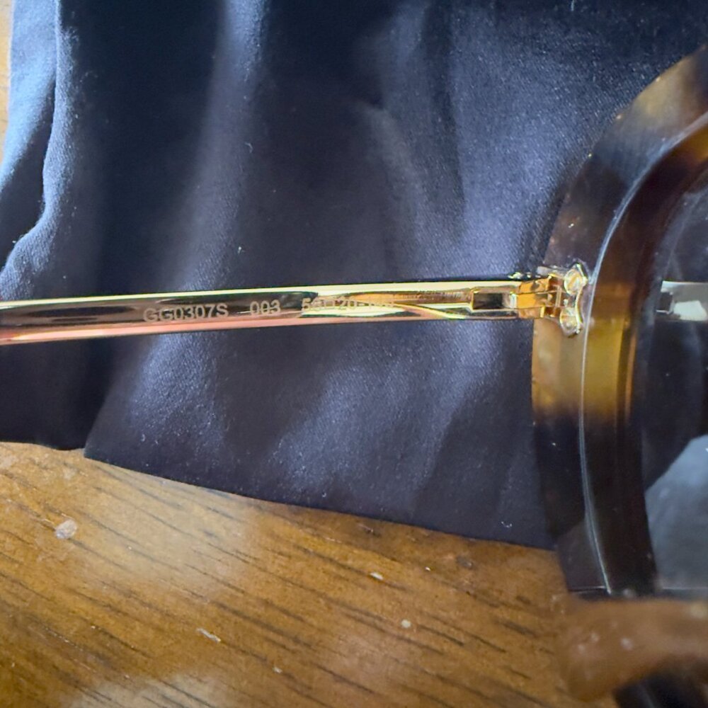 Authentic Gucci Elegant Tortoise Shell Sunglasses… - image 5